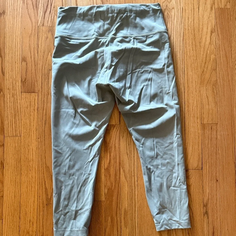 Lululemon sz 12 Wunder Train High-Rise Crop 23